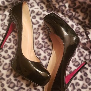 Christian Louboutin 39 (8.5)